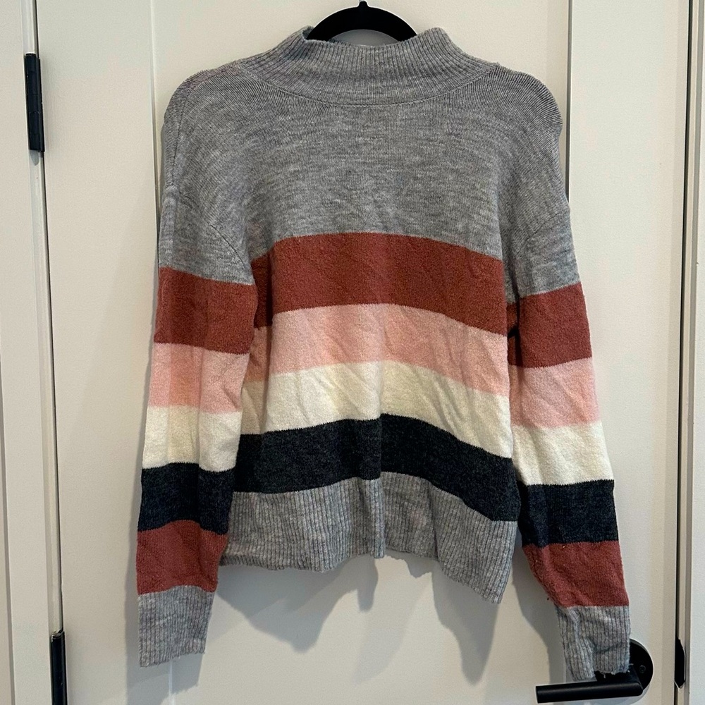 Cute light sweater with low turtle neck